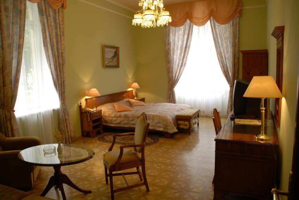 Bristol Kralovska Vila 카를로비바리 외부 사진